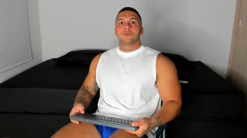 Snapshot of frankmyles01 chatting on 01-22-25, 01:20 frank online show from 01-22-25, 01:20