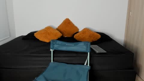 Snapshot of frankmyles01 chatting on 02-01-25, 12:07 frank online show from 02-01-25, 12:07