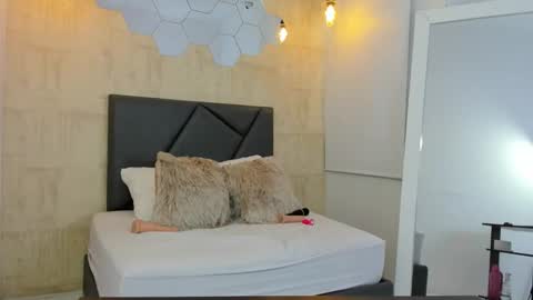 Snapshot of fransheska_mon chatting on 02-20-25, 10:15 Fransheska online show from 02-20-25, 10:15