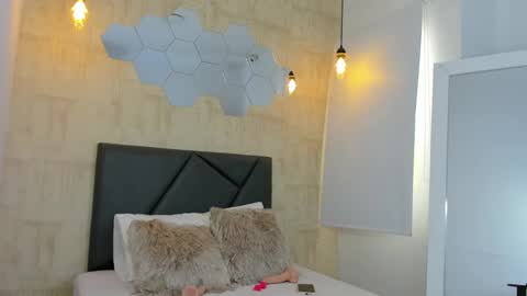 Snapshot of fransheska_mon chatting on 02-27-25, 10:20 Fransheska online show from 02-27-25, 10:20