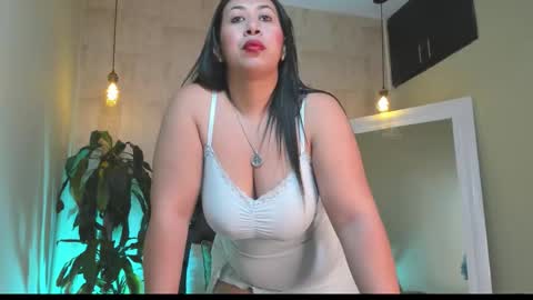 Snapshot of fransheska_mon chatting on 02-21-26, 01:23 Fransheska online show from 02-21-26, 01:23