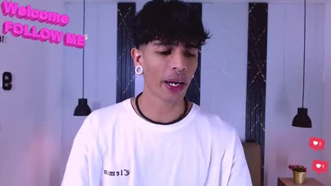 Snapshot of franvill_trato chatting on 10-17-25, 06:54 Franvill trato online show from 10-17-25, 06:54