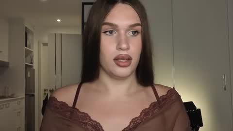 I am franzeva  online show from 06-25-26, 11:48