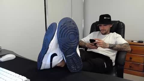 Snapshot of fraser_guilen chatting on 02-24-25, 12:59 Fraser online show from 02-24-25, 12:59