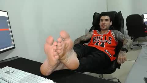 Snapshot of fraser_guilen chatting on 10-18-25, 03:53 Fraser online show from 10-18-25, 03:53