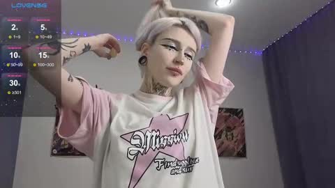 Snapshot of fraulein_mooon chatting on 12-07-24, 08:22 Asya UwU online show from 12-07-24, 08:22