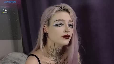 Snapshot of fraulein_mooon chatting on 12-16-24, 01:31 Asya UwU online show from 12-16-24, 01:31