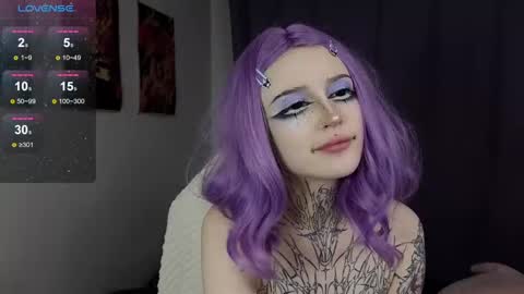 Snapshot of fraulein_mooon chatting on 12-23-24, 11:39 Asya UwU online show from 12-23-24, 11:39