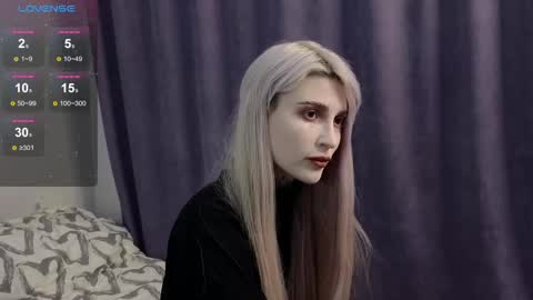 Snapshot of fraulein_mooon chatting on 01-12-25, 05:54 Asya UwU online show from 01-12-25, 05:54