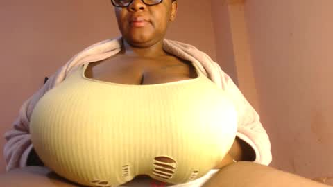 Snapshot of freakyboobsxx chatting on 06-29-26, 03:57 Kimmy online show from 06-29-26, 03:57