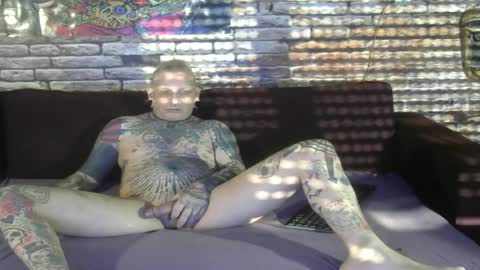 Snapshot of freakytattooed_123 chatting on 03-22-26, 04:43 Lars online show from 03-22-26, 04:43