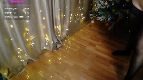 Snapshot of frechemolly chatting on 12-24-24, 11:49 Margo online show from 12-24-24, 11:49