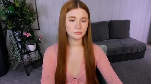 Snapshot of freckle_diyana chatting on 01-19-25, 12:49 Diyana online show from 01-19-25, 12:49