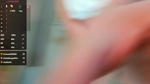 Snapshot of freckle_diyana chatting on 02-08-25, 03:52 Diyana online show from 02-08-25, 03:52