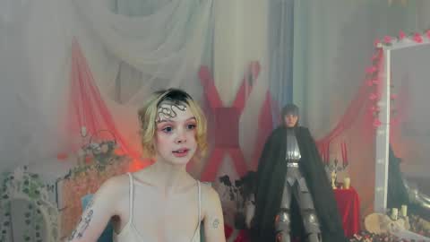 Snapshot of freckle_diyana chatting on 02-15-25, 02:15 Diyana online show from 02-15-25, 02:15