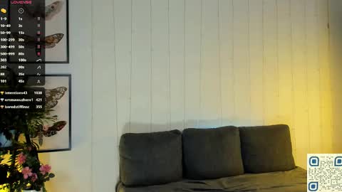 Snapshot of freckle_diyana chatting on 03-10-25, 01:23 Diyana online show from 03-10-25, 01:23