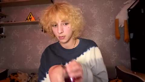 Snapshot of fred_bucks chatting on 03-09-26, 12:31 fred bucks online show from 03-09-26, 12:31