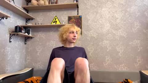 Snapshot of fred_bucks chatting on 03-11-26, 07:36 fred bucks online show from 03-11-26, 07:36