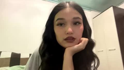 Mia online show from 05-28-26, 04:15