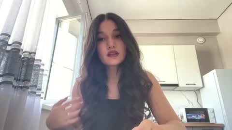 Mia online show from 06-29-26, 05:03