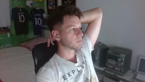 Snapshot of freddy_star chatting on 06-25-26, 01:15 Frederick Perin online show from 06-25-26, 01:15