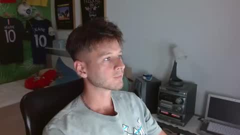Snapshot of freddy_star chatting on 07-22-26, 01:25 Frederick Perin online show from 07-22-26, 01:25