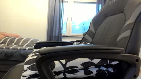 Fredrik online show from 12-18-25, 01:39