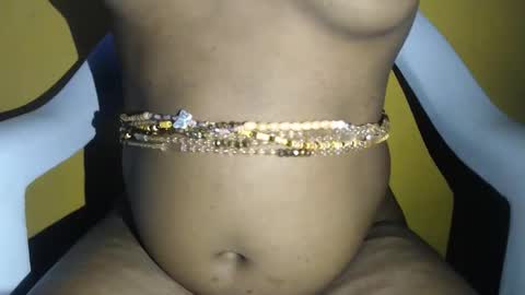 Snapshot of freelady1011 chatting on 02-17-26, 06:21 babyyo online show from 02-17-26, 06:21