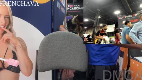 Snapshot of frenchava chatting on 10-25-25, 06:35 Ava online show from 10-25-25, 06:35