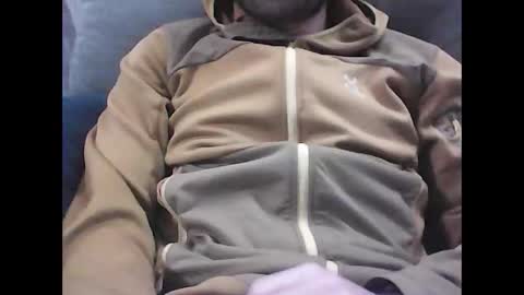 Snapshot of frencheeboy chatting on 11-28-25, 05:37 frencheeboy online show from 11-28-25, 05:37