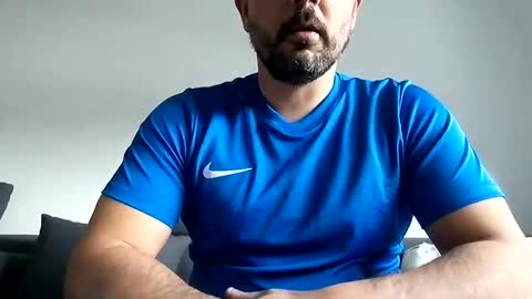 Snapshot of frenchhard0000 chatting on 12-23-24, 11:25 Horny french hard online show from 12-23-24, 11:25