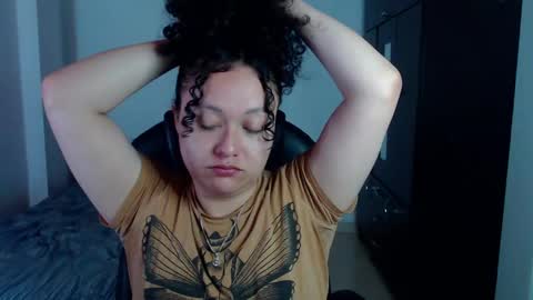 Snapshot of freud_x_louise1 chatting on 12-22-24, 01:34 Louise online show from 12-22-24, 01:34