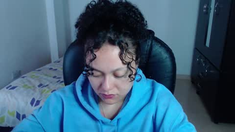 Snapshot of freud_x_louise1 chatting on 01-06-25, 04:04 Louise online show from 01-06-25, 04:04