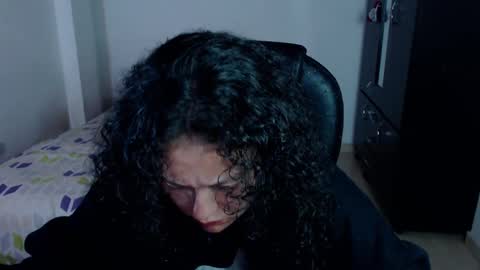 Snapshot of freud_x_louise1 chatting on 01-27-25, 04:09 Louise online show from 01-27-25, 04:09