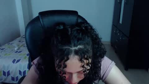 Snapshot of freud_x_louise1 chatting on 02-28-25, 05:15 Louise online show from 02-28-25, 05:15