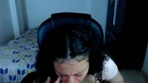 Snapshot of freud_x_louise1 chatting on 03-06-25, 06:30 Louise online show from 03-06-25, 06:30