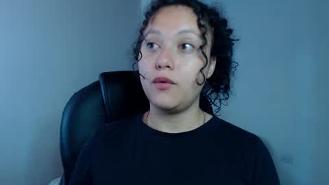 Snapshot of freud_x_louise1 chatting on 12-17-25, 12:22 Louise online show from 12-17-25, 12:22