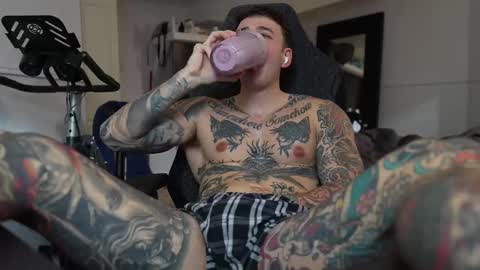 Snapshot of frewfun chatting on 03-11-25, 01:56 cameron online show from 03-11-25, 01:56