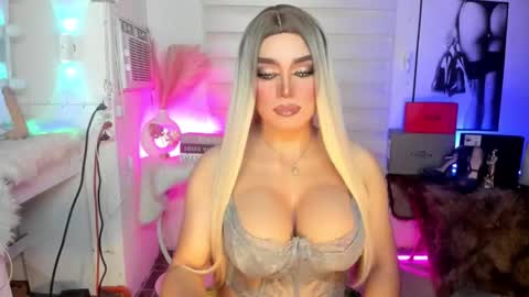 Snapshot of freya_lovestocum chatting on 09-12-25, 02:22 Miss Frea online show from 09-12-25, 02:22