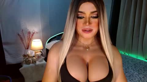Snapshot of freya_lovestocum chatting on 10-17-25, 11:29 Miss Frea online show from 10-17-25, 11:29