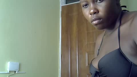 Snapshot of freyah_arie chatting on 02-21-26, 02:29 sly online show from 02-21-26, 02:29