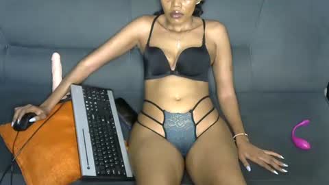 Snapshot of frianebony chatting on 11-23-25, 07:13 Frian online show from 11-23-25, 07:13