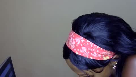 Snapshot of frianebony chatting on 02-11-26, 02:44 Frian online show from 02-11-26, 02:44