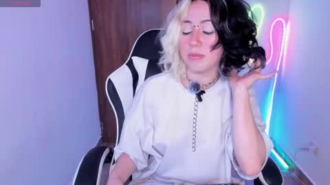 Snapshot of frida_lassi_ chatting on 11-15-25, 09:32 frida_lassi_ online show from 11-15-25, 09:32