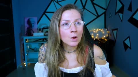 Frida Tander online show from 12-22-24, 01:44