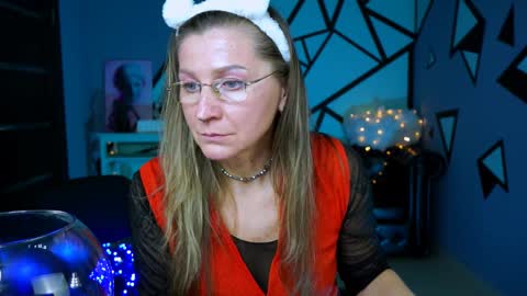 Frida Tander online show from 12-26-24, 03:20