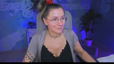 Frida Tander online show from 12-29-24, 03:46