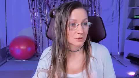 Frida Tander online show from 02-17-25, 06:15