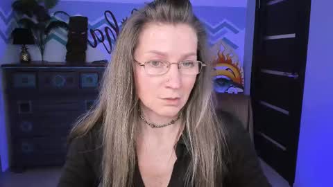 Frida Tander online show from 03-08-25, 01:03