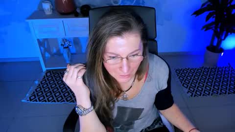 Frida Tander online show from 11-29-25, 05:21